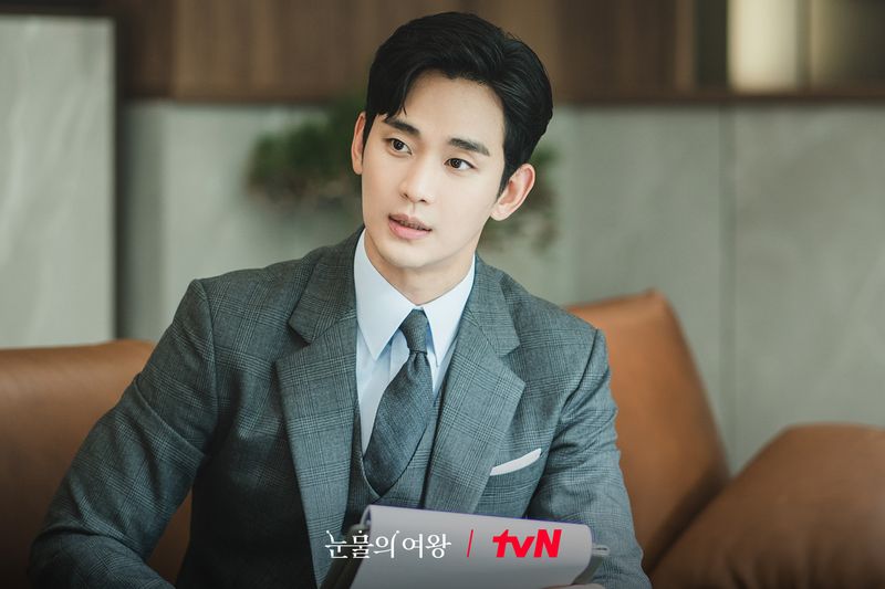 Kim Soo Hyun di drama Korea Queen of Tears.