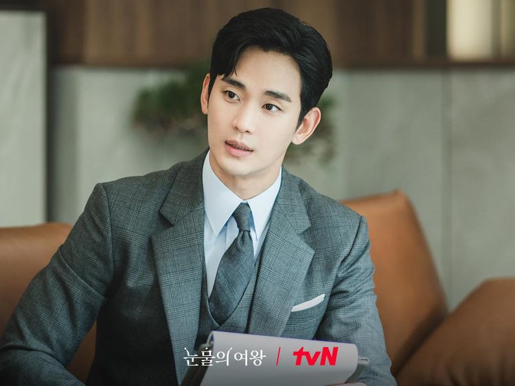 Kim Soo Hyun Tampan Sempurna di Drakor Queen of Tears
