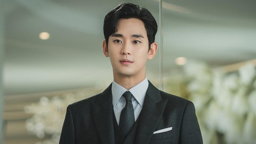 Kim Soo Hyun di drama Korea Queen of Tears.