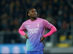 Rafael Leao disebut CaughtOffside menjadi target utama PSG untuk menggantikan Mbappe di lini depan. Leao kabarnya punya klausul pelepasan sebesar 175 juta euro dalam kontraknya di AC Milan. Foto: DeFodi Images via Getty Images/DeFodi Images