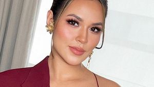 Foto Gaya Raisa Datang ke Grammy Awards, Bergaun Merah dari Desainer Bali
