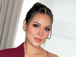 Foto Gaya Raisa Datang ke Grammy Awards, Bergaun Merah dari Desainer Bali