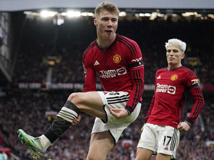 Momen Hojlund Main Gitar Usai Jebol Gawang West Ham