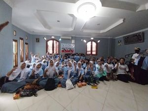 Relawan Kawan Gibran Kembali Gelar Makan Siang Gratis di Jakarta Timur