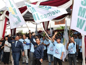 Momen Relawan Samawi Ikut Melepas Keberangkatan Prabowo-Gibran ke Debat Kelima