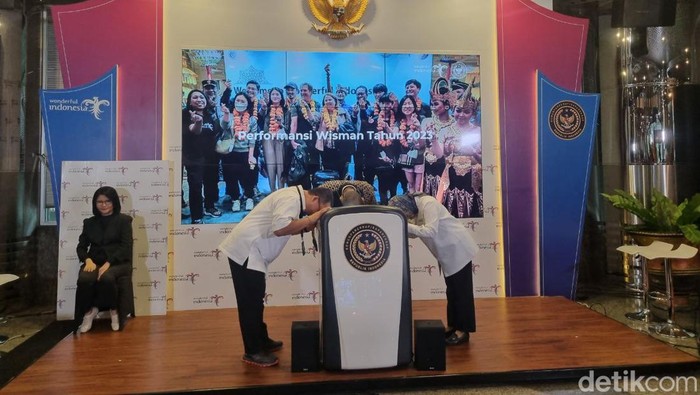 Sandiaga Uno di The Weekly Press Briefing, Senin (5/2//2024).