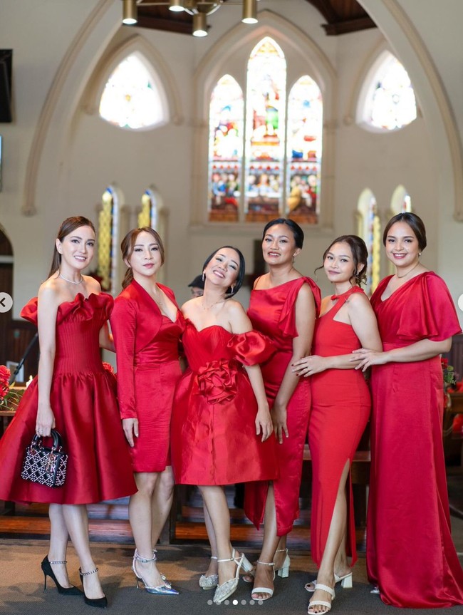 Tubuh langsing Shandy Aulia juga tak kalah jadi sorotan. Tak sedikit yang memuji penampilan ibu satu anak tersebut. “Body goals,” komentar salah seorang netizen. “Ka Shandy cantik banget sih,” tambah netizen lain. Foto: Instagram/@shandyaulia