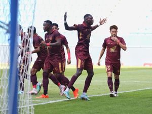 Adilson dan Kenzo Ukir Statistik Istimewa Saat PSM Bantai Persita 4-0