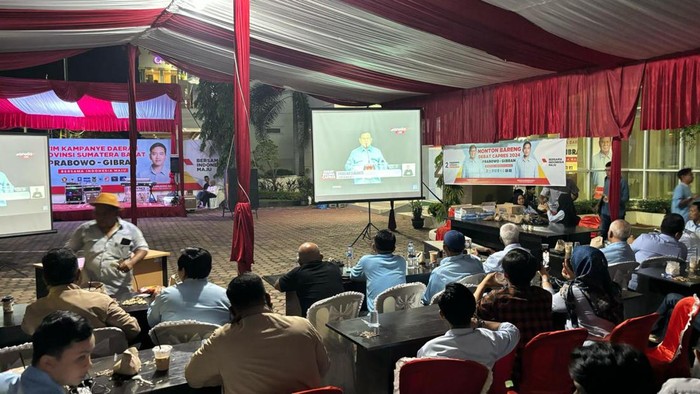 Suasana debat terakhir capres-cawapres Minggu (4/2) malam.
