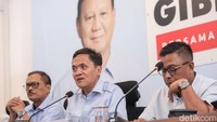 Wakil Ketua TKN Prabowo-Gibran Habiburokhman memberikan tanggapan terkait putusan DKPP di Media Center TKN Prabowo-Gibran di Jakarta, Senin (5/2/2024). 