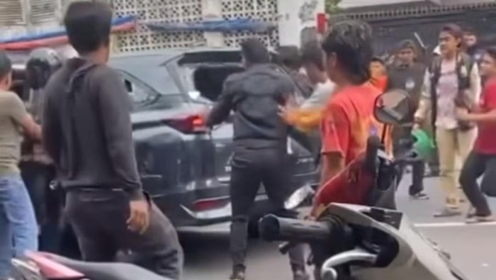 tangkapan layar video viral mobil pelaku pencurian di Bogor (istimewa)