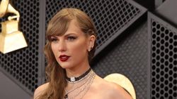 Taylor Swift Akhirnya Datang ke Grammy Awards 2024 Taylor Swift Akhirnya Datang ke Grammy Awards 2024