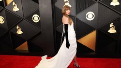 Taylor Swift Akhirnya Datang ke Grammy Awards 2024 Taylor Swift Akhirnya Datang ke Grammy Awards 2024