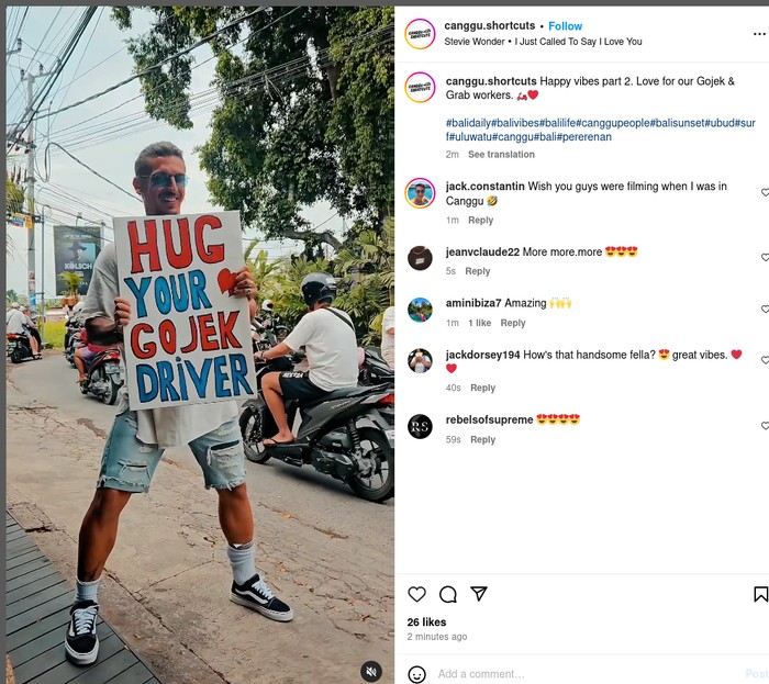 Tren peluk ojol di Bali oleh bule