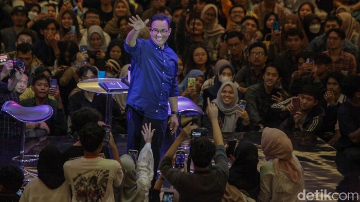 Tumplek Blek Warga Semarang Hadiri Desak Anies Anies Baswedan menghadiri Desak Anies di MAC Ballroom, Jl Majapahit, Semarang, Jawa Tengah, Senin (5/2/2024).