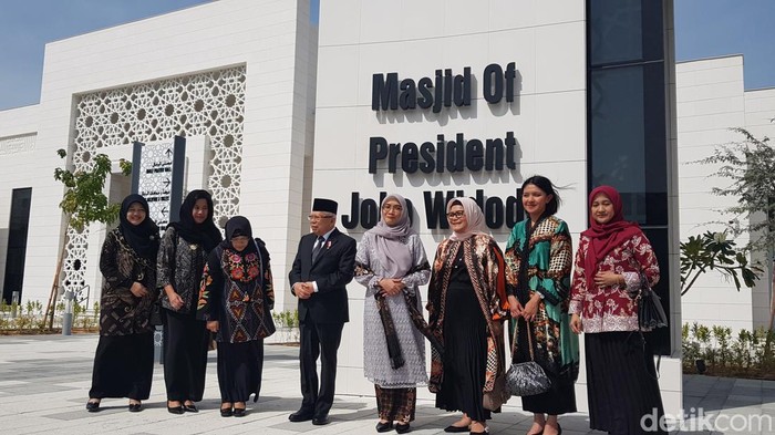 Wakil Presiden RI Maruf Amin mengunjungi Masjid Presiden Joko Widodo (Jokowi) di Abu Dhabi, Uni Emirat Arab (Indra/detikcom)