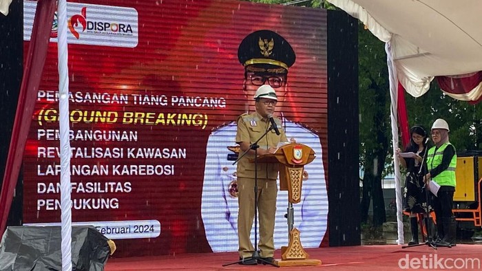 Wali Kota Makassar Danny Pomanto saat groundbreaking revitalisasi Lapangan Karebosi Makassar.
