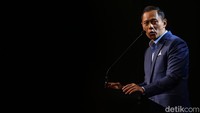 Dalam pidato politik bertajuk Indonesia Maju, Rakyat Sejahtera, AHY memuji keberhasilan pemerintah Presiden Jokowi, khususnya dalam menjaga stabilitas ekonomi.
