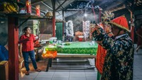 Cahaya pagi menyoroti kawasan Panongan, Kabupaten Tangerang, Banten, menghiasi perhelatan sakral upacara pernikahan adat Cina Benteng, yang juga dikenal dengan nama Cio Tao.