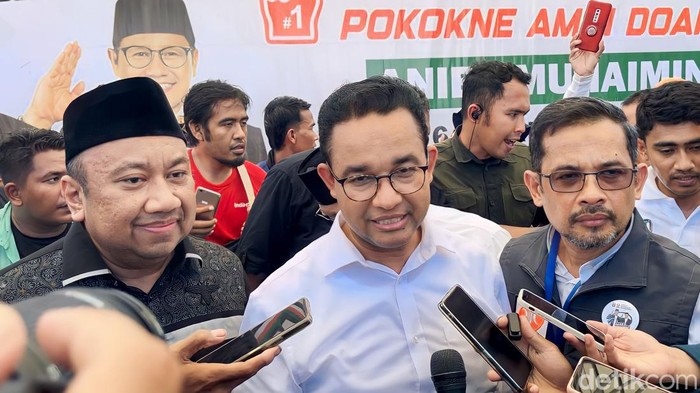 Anies Baswedan seusai kampanye akbar di Mataram, NTB, Selasa (6/2/2024).