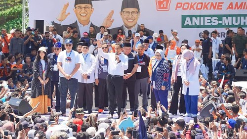 Capres nomor urut 1 Anies Baswedan berkampanye akbar di Lapangan Karang Pule Sekarbela, Kota Mataram, NTB, Selasa (6/2/2024).