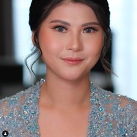 Mitzi tampil cantik di hari bahagianya dengan riasan natural glam dari NW MUA. Sementara untuk menata rambutnya, Mitzi memercayakan hair stylist Shellvy Gozier. Foto: Instagram/@mitziabigail