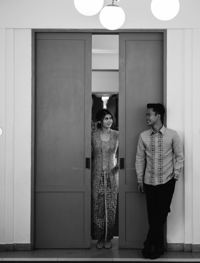 Mitzi dan Anthony Ginting sendiri sebelumnya memang sudah lama berpacaran. Tahun lalu Anthony Ginting juga telah melamar Mitzi dengan romantis di depan Sydney Opera House, Australia. Foto: Instagram/@fadlan_indonesia