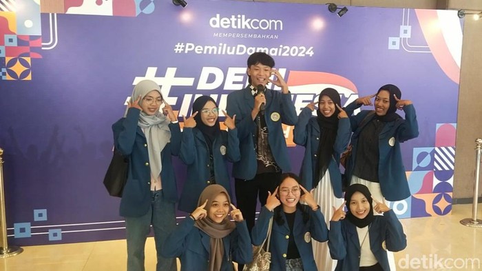 Antusiasme mahasiswa hadir di DemiIndonesia Surabaya