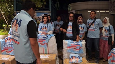 Ara Sebar Puluhan Ribu Kaos Prabowo-Gibran ke-7 Provinsi di Indonesia