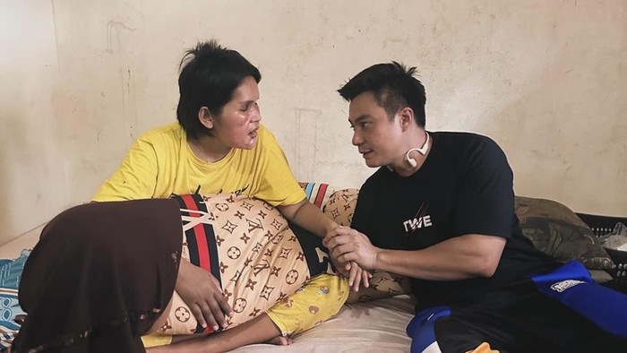 Baim Wong jenguk Nurlaela di Pulau Bangka.