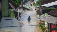 Banjir menyebabkan ribuan rumah terendam di 11 Kecamatan.  