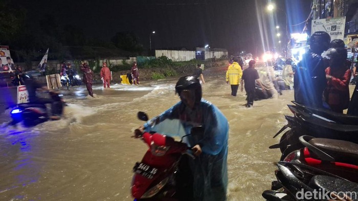Banjir di Surabaya Barat