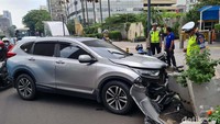Beruntung tidak ada korban jiwa dalam kecelakaan ini.