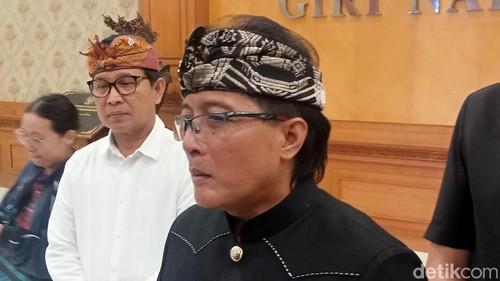 Bupati Badung I Nyoman Giri Prasta ditemui di Balai Budaya Puspem Badung, Senin (5/2/2024). (Agus Eka/detikBali)