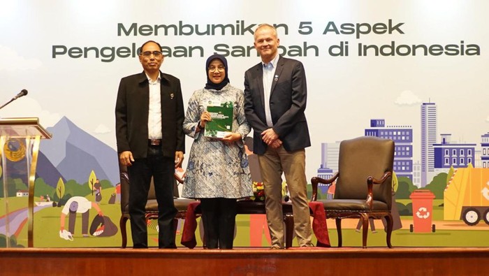Bupati Banyuwangi saat meluncurkan pengelolaan sampah terintregasi