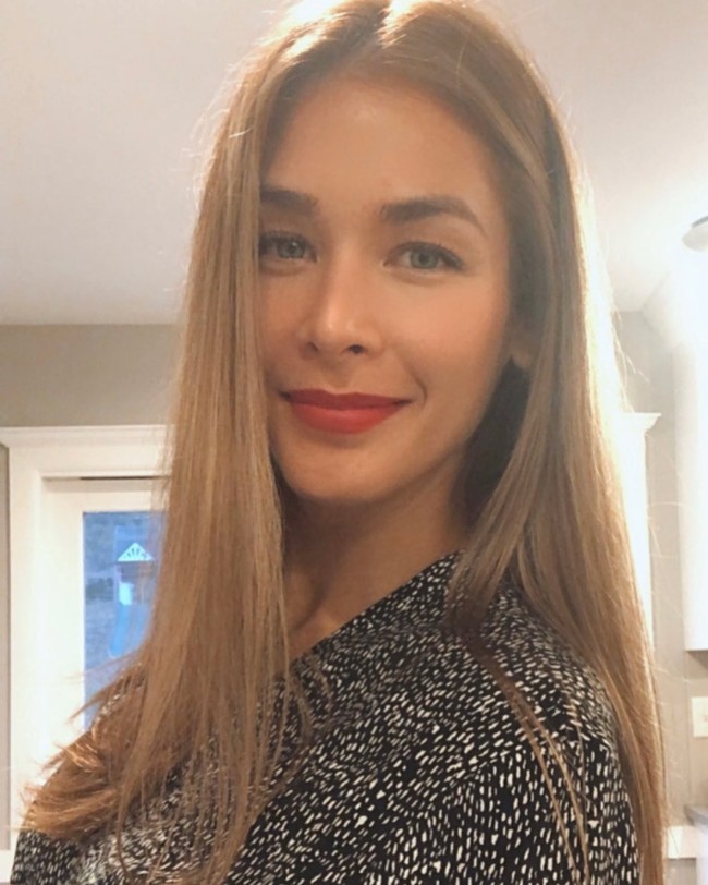 Ternyata wanita 37 tahun telah meninggalkan dunia modeling dan beralih ke gereja. Dayana mulai mendalami agama beberapa tahun lalu setelah mengalami berbagai masalah dalam hidup. Dayana kemudian beralih pada Tuhan dan menemukan minat untuk berbagai dengan sesama umat. Foto: Instagram @dayanamendoza