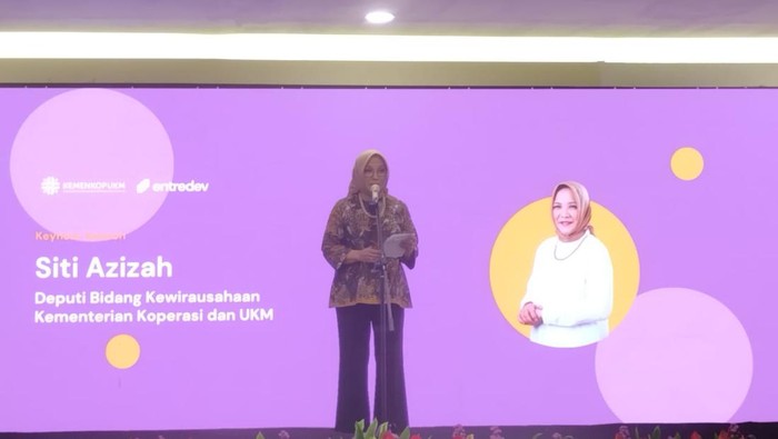 Deputi Bidang Kewirausahaan KemenKop UKM Ibu Siti Azizah