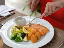 10 Makanan Tinggi Protein yang Mendukung Berat Badan Sehat