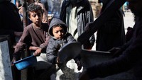 Sebagian dari mereka adalah anak-anak yang sudah tidak punya orang tua karena tewas dalam serangan Israel ke Gaza.  
