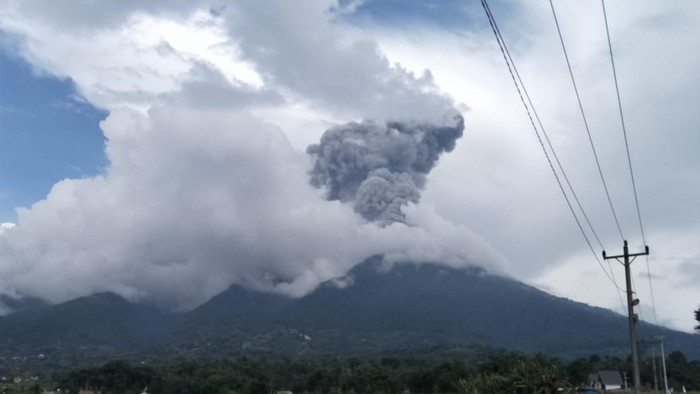 Erupsi Gunung Marapi. (Istimewa)