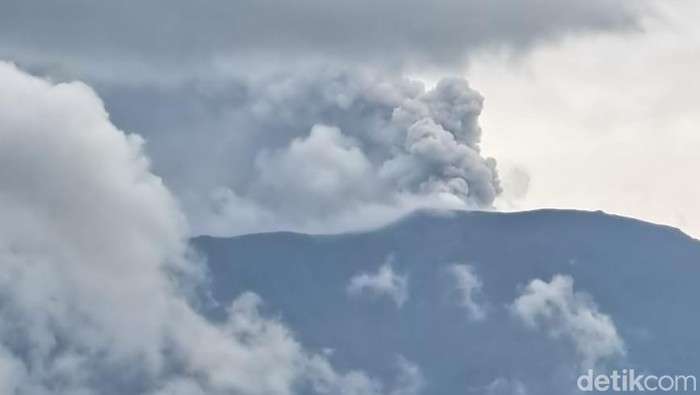 Erupsi Gunung Marapi. (Istimewa)