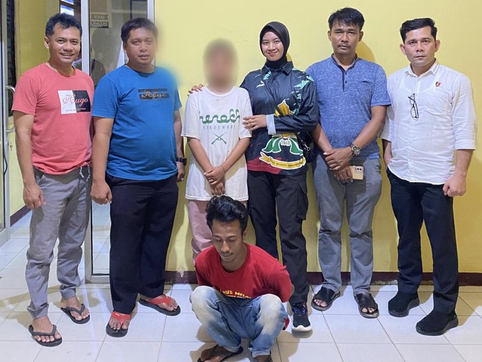 FA saat diamankan Polres Sijunjung usai membawa kabur korban.