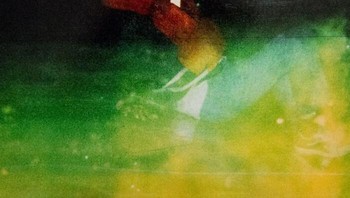 Diambil Saat Tenggelamnya Estonia Di Laut Baltik, 1994. Fotografer Menggunakan Flash Kamera Untuk Mencoba Memberi Sinyal Bantuan. Dia Dan Pria Dalam Foto Berpegangan Pada Bagian Luar Lunas Kapal Feri Yang Tenggelam. Kedua Pria Selamat. 852 dari 989 penumpang tewas Foto: Reddit via Boredpanda