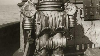 Manusia Besi Masa Lalu Dengan Pakaian Selam. Nama Setelannya Juga Iron Man. Memiliki Sistem Pengisian Listrik Dan Perlindungan Tekanan. New York, 1907 Foto: Reddit via Boredpanda