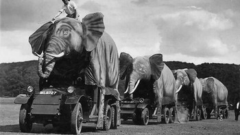 Peralatan Militer Inggris Menyamar Sebagai Gajah, India, Perang Dunia II Foto: Reddit via Boredpanda