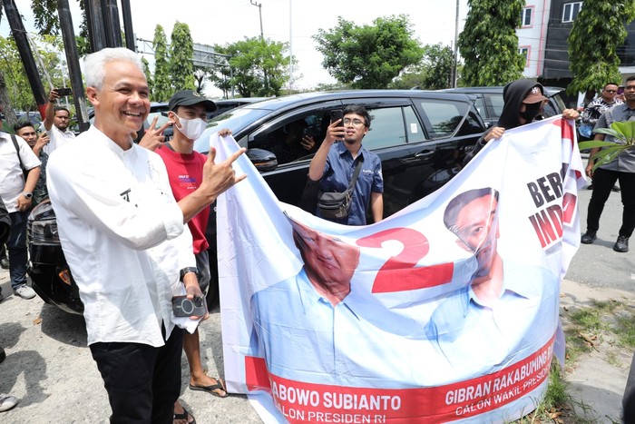 Ganjar Pranowo menemui pendukung Prabowo-Gibran di Balikpapan, 6 Februari 2024. (Dok. Tim Ganjar)