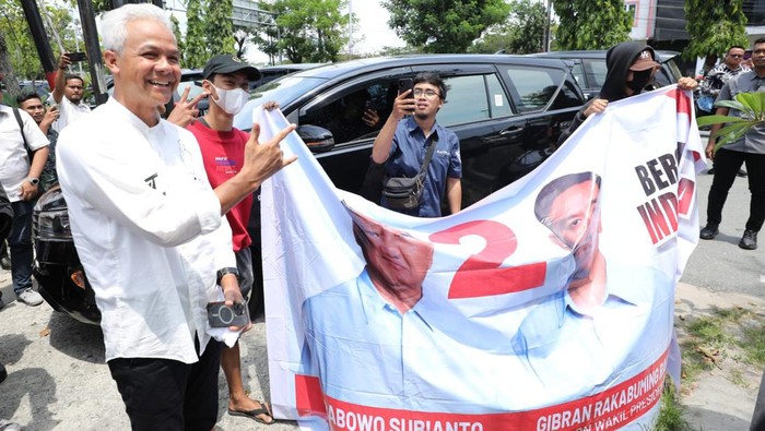 Ganjar Pranowo menemui pendukung Prabowo-Gibran di Balikpapan, 6 Februari 2024. (Dok. Tim Ganjar)