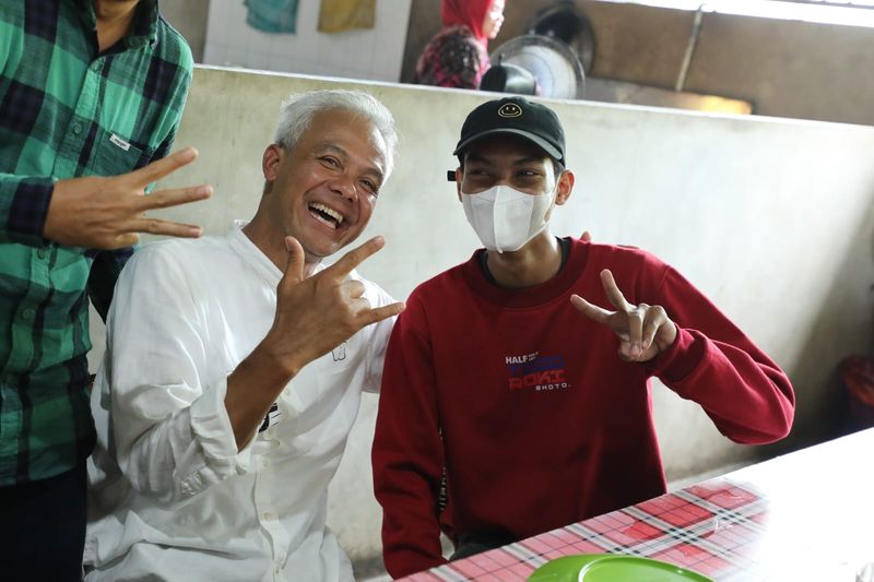 Ganjar Pranowo menemui pendukung Prabowo-Gibran di Balikpapan, 6 Februari 2024. (Dok. Tim Ganjar)