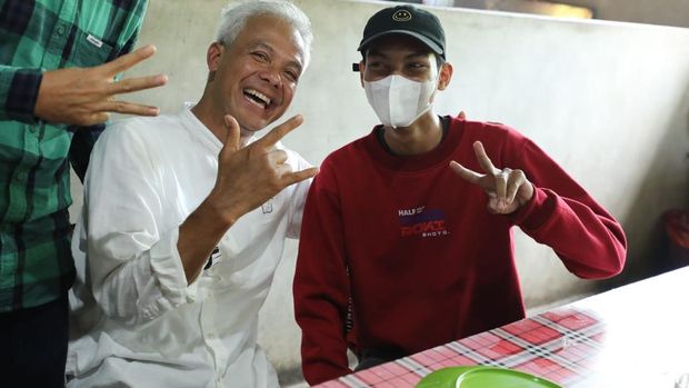 Ganjar Pranowo menemui pendukung Prabowo-Gibran di Balikpapan, 6 Februari 2024. (Dok. Tim Ganjar)