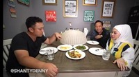 Gilang Dirga pun pernah diundang di YouTubenya Shanti Denny. Dalam videonya terlihat Gilang Dirga dijamu makanan. Foto: Instagram @gilangdirga